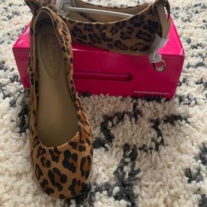 Cheetah Flats / Dream pair brand, size 8